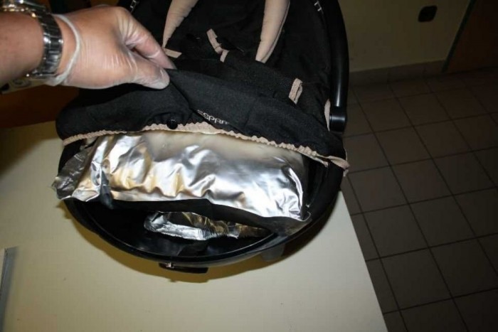 Csecsemő alá rejtették a kábítószert 4