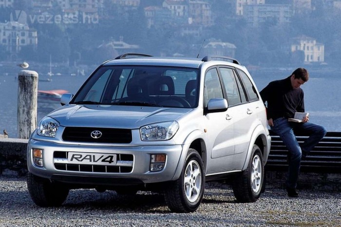 Papíron 185 km/óra a végsebessége