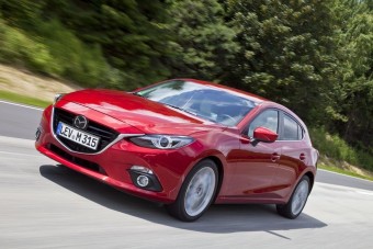 Hibriddel, sportverzióval bővít a Mazda3