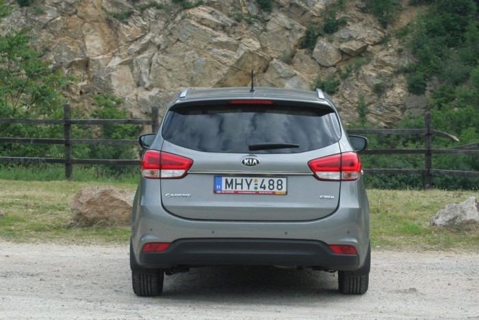 Újabb jól célzott gyomros a Kiától 8 | Vezess Na, ki nézte meg szürke színe ellenére a városban durván az új Carenst? 1, Kiások 2, taxisok 3, mindenki