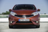 Az osztályokra, besorolásokra keveset adó új Nissan Note hazai bevezetése még várat magára, várhatóan ősz közepén kezdődik az értékesítés, 3,2 milliós kezdő árral.