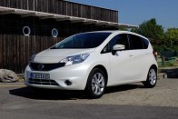 Az osztályokra, besorolásokra keveset adó új Nissan Note hazai bevezetése még várat magára, várhatóan ősz közepén kezdődik az értékesítés, 3,2 milliós kezdő árral.