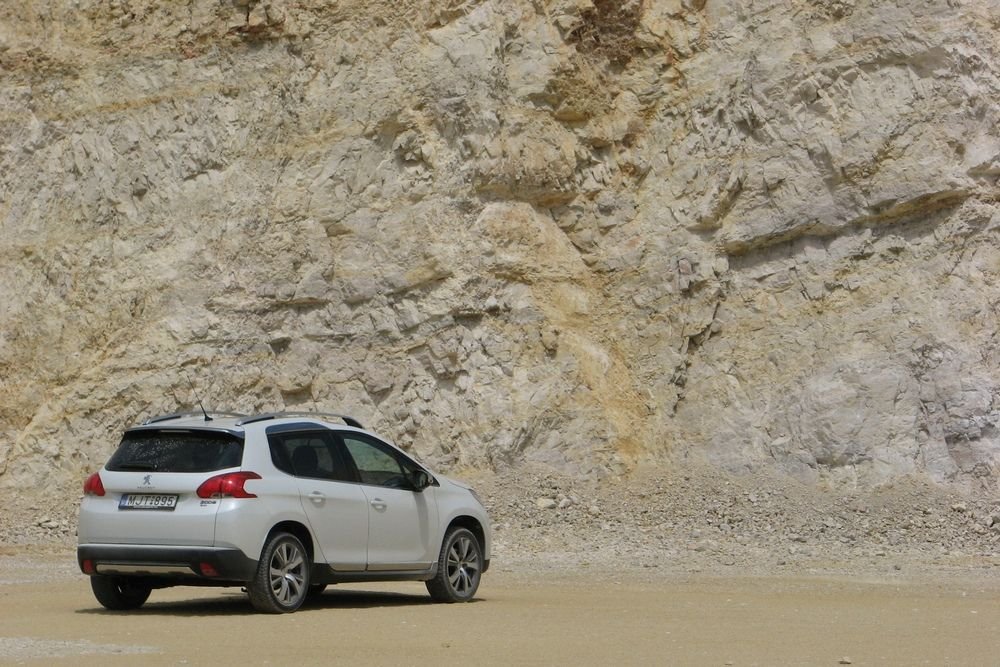 Divatos kategória ez a mini-SUV és a Peugeot talán a legszebb modell a piacon