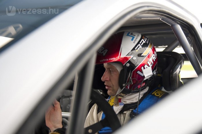 Világbajnok teszteli a Hyundai raliautóját 6