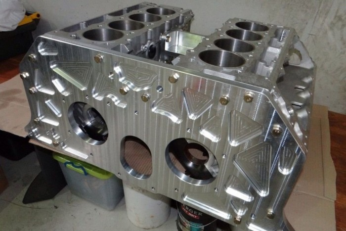 Dupla motorral alázza a Veyront 5