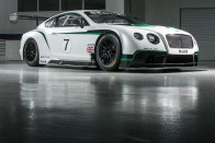 Egy tonnányi kényelmi és luxusfelszerelést dobtak ki a Bentley Continental kupéból, hogy létrehozzák a GT3 versenyautót. Jövőre áll először rajthoz a FIA európai Blancpain szériájában