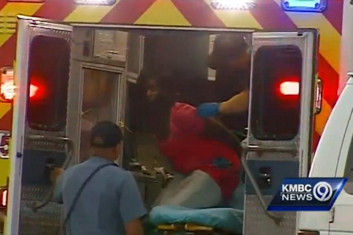 Benzinnel locsolta le utastársait 4