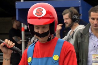 F1: Vettel Super Marióként száguld - videó