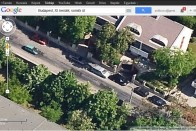 Még a Google Maps műholdképén is könnyűszerrel találni járdán parkoló kocsikat a XI. kerületben, akár többet is egymás mögött. Nem jó érzés, ha jóhiszeműen megáll az ember, ahogy mások is, máskor is, és egyszer csak kap érte egy tízezres csekket