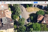 Még a Google Maps műholdképén is könnyűszerrel találni járdán parkoló kocsikat a XI. kerületben, akár többet is egymás mögött. Nem jó érzés, ha jóhiszeműen megáll az ember, ahogy mások is, máskor is, és egyszer csak kap érte egy tízezres csekket