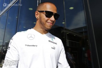 F1: A Playboy-villában bulizott Hamilton