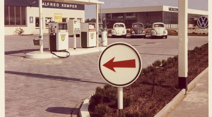 8. Németország, 472 Ft. 1999-ben még 230 Ft körül volt egy liter 95-ös ára, amit az áfaemelés, a környezetvédelemmel indokolt, Ökosteuer nevű adótétel ötszöri megemelése, az olajtársaságok profitéhsége és a megdrágult kőolaj felvert a duplájára