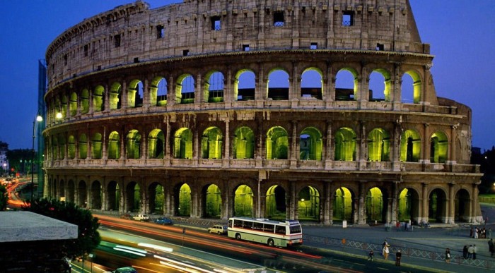 2-3. Olaszország, 511 Ft/liter. Az Európai Unión belül - Liechtenstein után - Olaszországban jut a legtöbb autó 1000 lakosra. Nem csoda, hogy ezek legnagyobb része kiskocsi. Terebélyes autókkal a szűk utcák és a magas benzinár miatt sem működne ugyanez