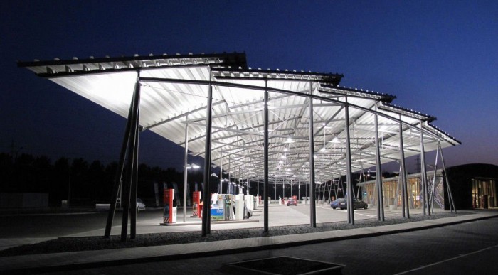 10. Belgium, 460 Ft/liter. Bár az ország autógyártási helyszínként veszít jelentőségéből, motorizációja rendkívül fejlett. Itt még az autópályákon is van közvilágítás