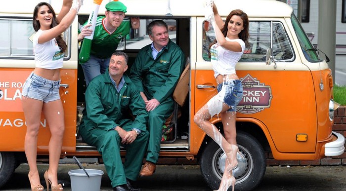 9. Írország, 463 Ft/liter. A vörös hajú és zöld szemű lányokról híres szigetország árszintje literenként nagyjából 40 forinttal haladja meg a Magyarországon jellemzőt.