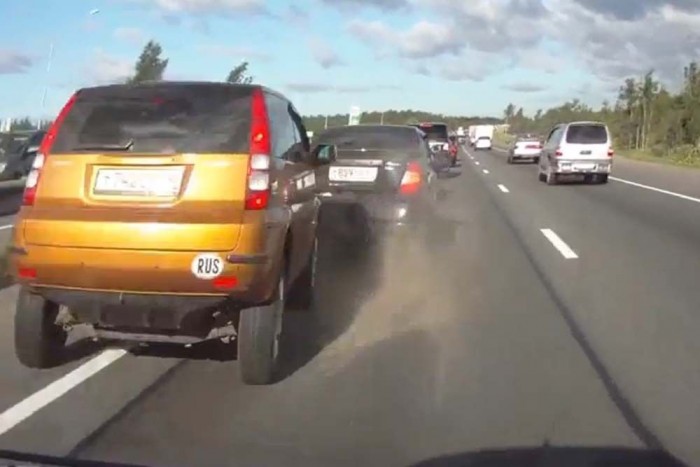 Így születik egy tömegbaleset