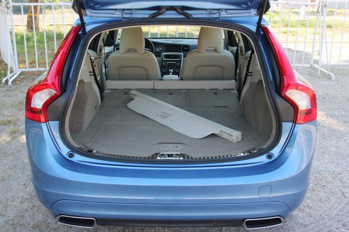 M-es Volvo? AMG-s V60? 8 | Vezess Alapból 430 liter a csomagtartó, ami 1241-re bővíthető