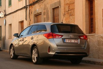 Auris kombi: a hibrid a dízel előtt