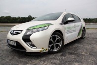 Melyik takarékosabb: Prius vagy Ampera? 16