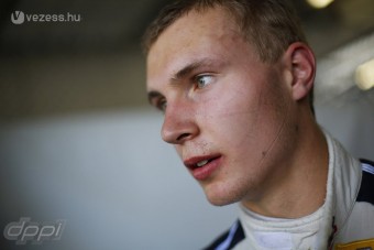 Túl fiatal pilóta jöhet az F1-be