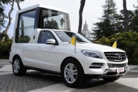 A legújabb pápamobil Mercedes ML-re épül