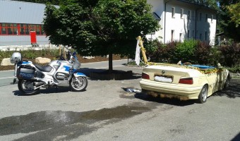 Medencét csináltak egy BMW-ből