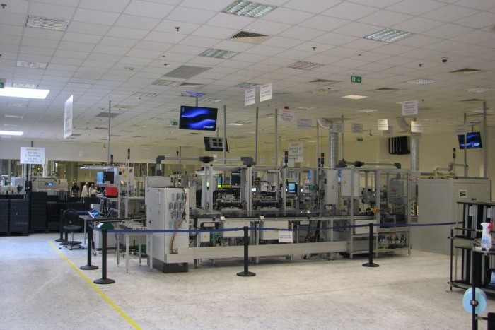 Új autóipari gyártósorok Budapesten 7 | Vezess A fékelektronika-gyár. Tiszta, csendes, klimatizált, kicsit nyomasztó