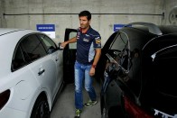 Mark Webber - Red Bull - Infinti FX 30d S