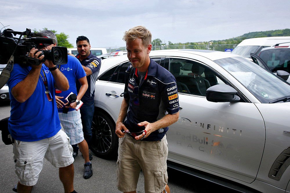 Sebastian Vettal - Red Bull - Infiniti FX Vettel Edition