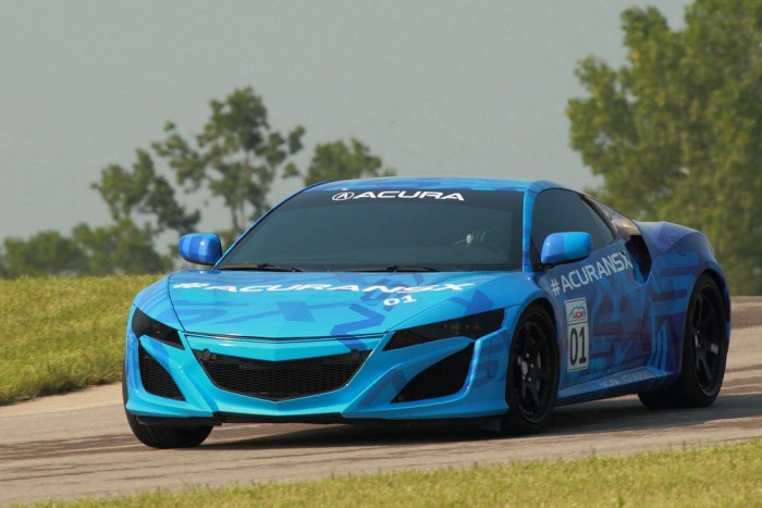 Versenypályán a Honda szupersportkocsija