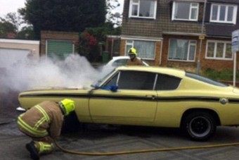 Az esküvő előtt gyulladt ki a menyasszonyi autó