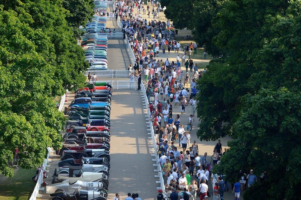 350 milliárd forintnyi autó egy kupacban 1