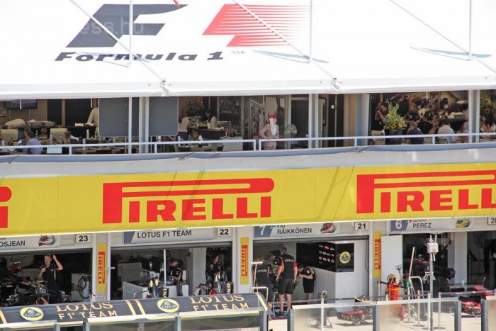 F1: Hun-dog és alonsós rugdalózó egy vagyonért 8 | Vezess A csapatok garázsai felett kialakított paddock clubba 1,5 millió forint egy hétvégi jegy, csak vasárnapra 1,2 millió