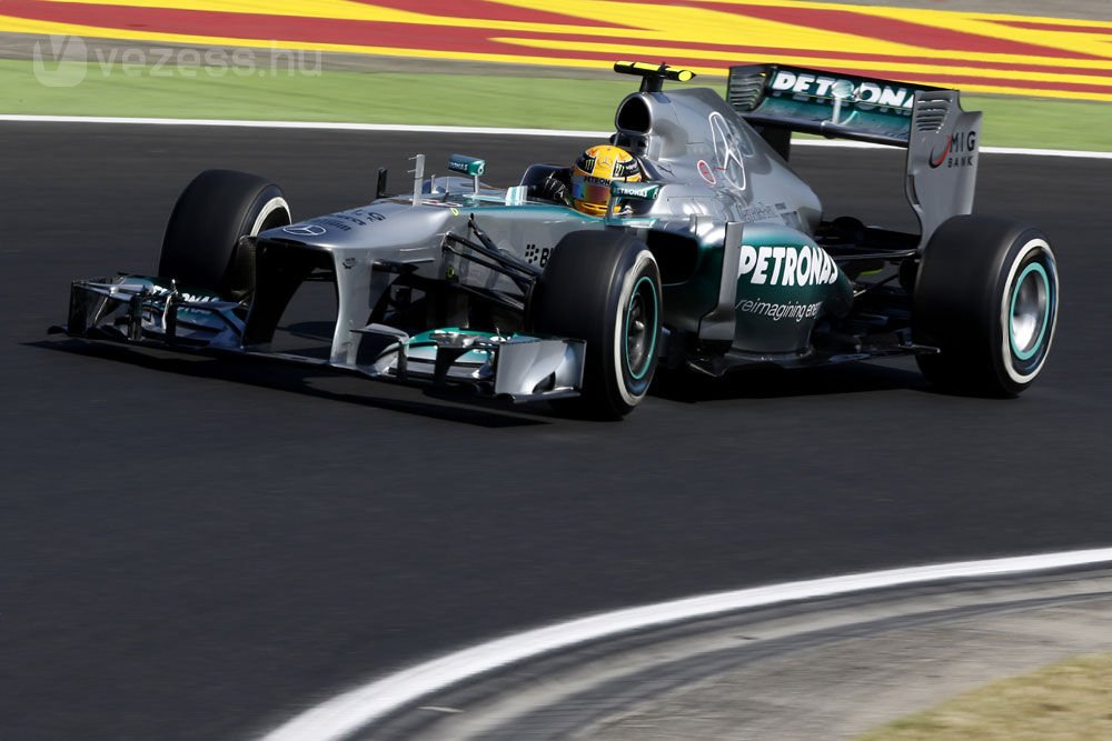 F1: Hamilton a cicababának ajánlotta a győzelmet 16