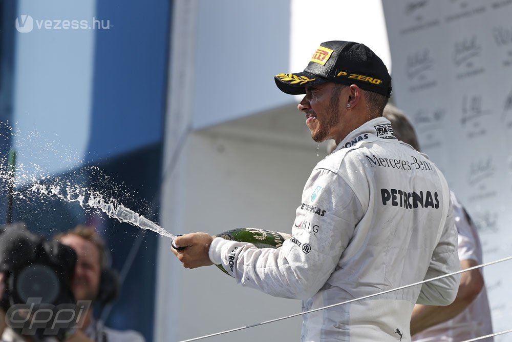 F1: Hamilton a cicababának ajánlotta a győzelmet 44