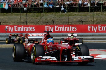 F1: Alonso megúszta a büntetést, bírság  a csapatnak
