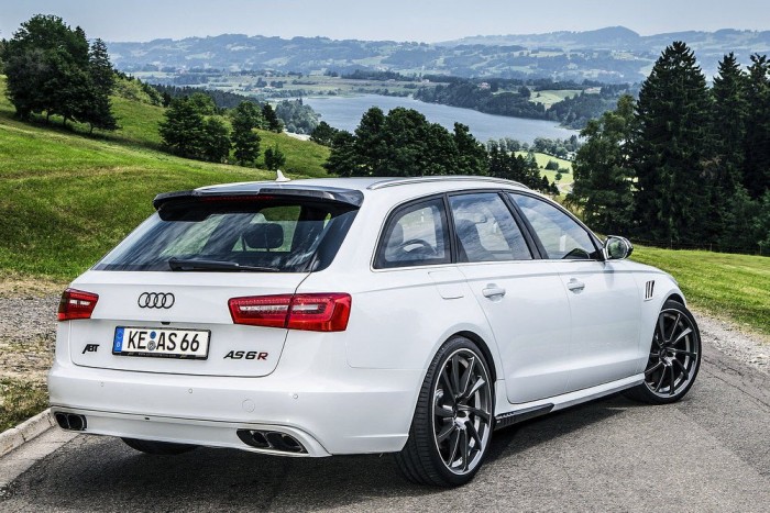 600 lóerős családi kombi 6