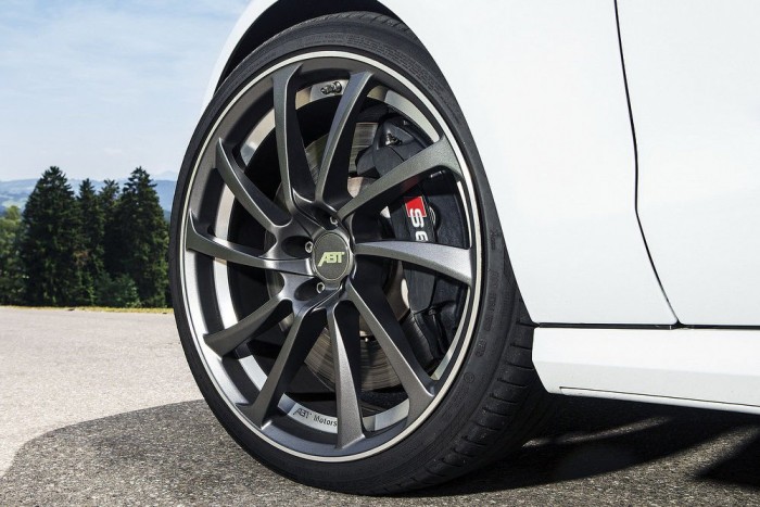 600 lóerős családi kombi 8