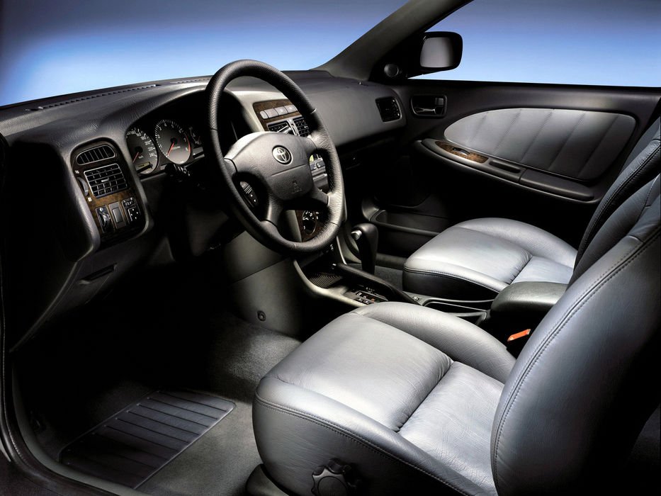 Az Avensis megbízhatósága példás, a rövid utak nem terhelik meg komolyan a japán benzinmotort