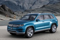 A Tiguan fölé, a Touareg alá tagozódik be az egyelőre csak tanulmányként létező, hatszemélyes plug-in hibrid.