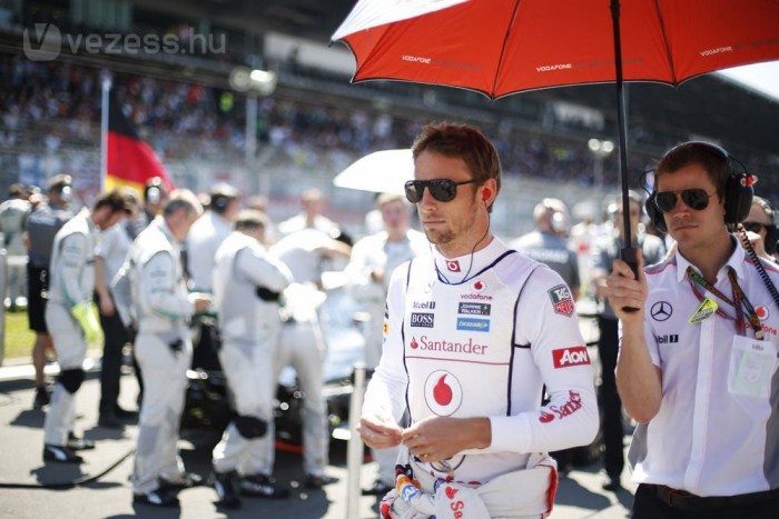 F1: Hamilton papa és Button a Ferrarinál?