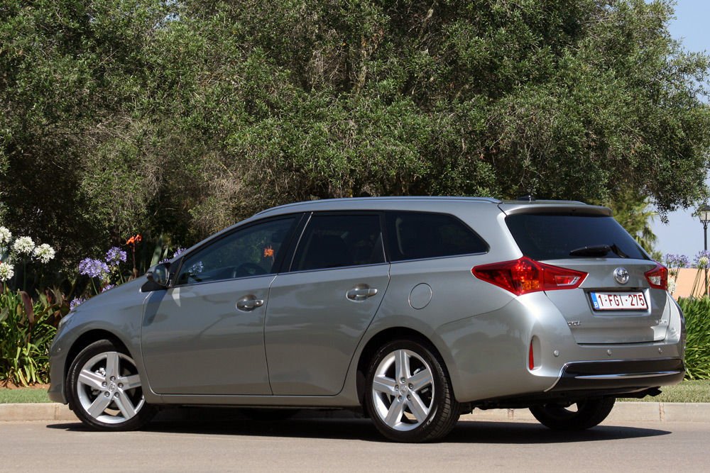 Kényelmes és kiemelkedően csendes autó a kombi Auris