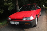 6-7 literrel beéri a 90 lóerős motorral szerelt Civic