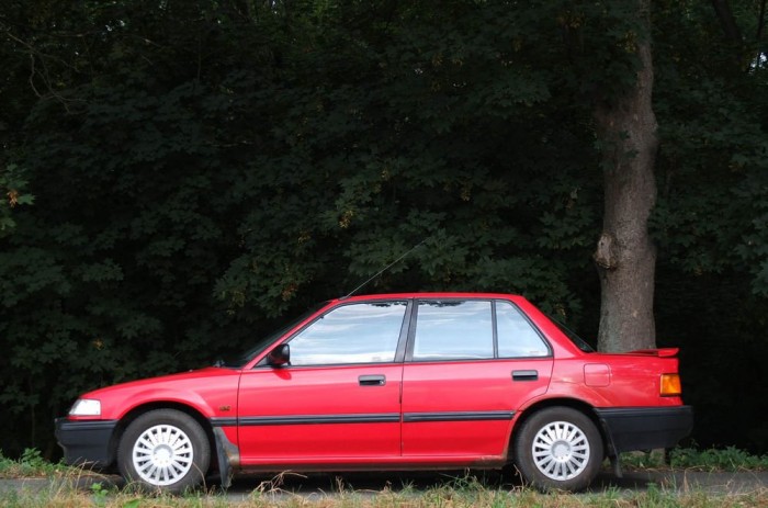 Kaphatunk autót egy havi fizetésért? 6 | Vezess Mélynövésű a Civic, 1,36 méteres magassága ma már nagyon alacsonynak számít