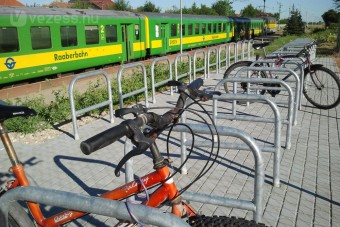 Kerékpártárolókat épített vonalain a GYSEV