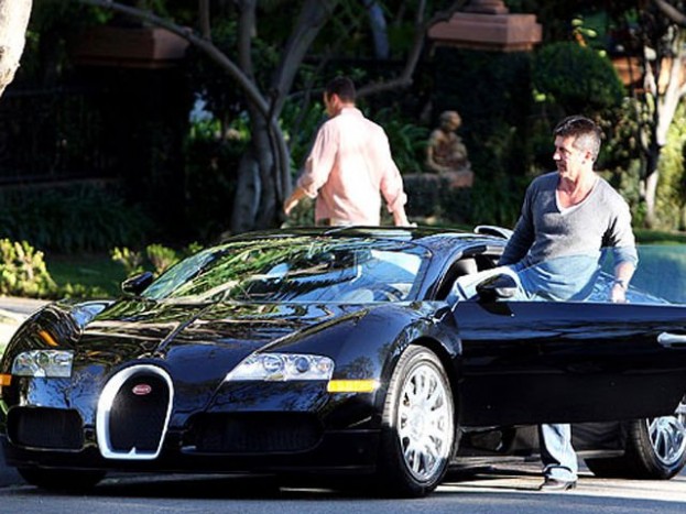 Celeb-autó a Bugatti Veyron 8 | Vezess Az X-Factor kitalálója ha minden igaz 2008-ban szerezte be fekete Bugattiját, és ezzel egy időben vásárolt egy 8 millió dolláros házat Beverly Hills-ben.