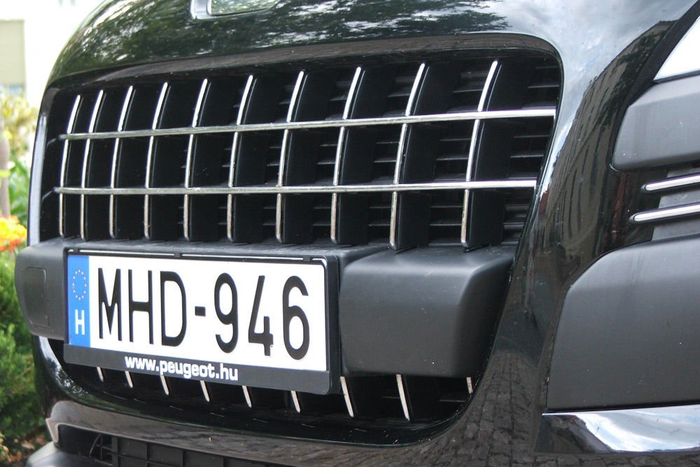 A hűtőmaszk a hasábburgonya készítésére szolgáló rácsot idézi