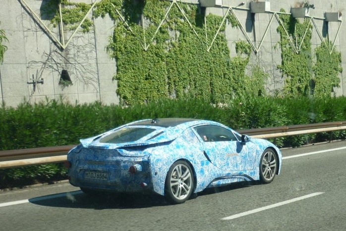 Olvasói kémfotón a BMW hibrid kupéja 6