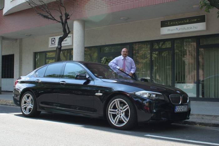 389 millió forint – Magyarország legdrágább használt autója? 9 | Vezess Hortobágyi maga is rajong a BMW-kért. Természetesen a saját kocsija is kintről van