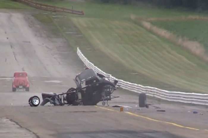 Darabjaira hullott a dragster